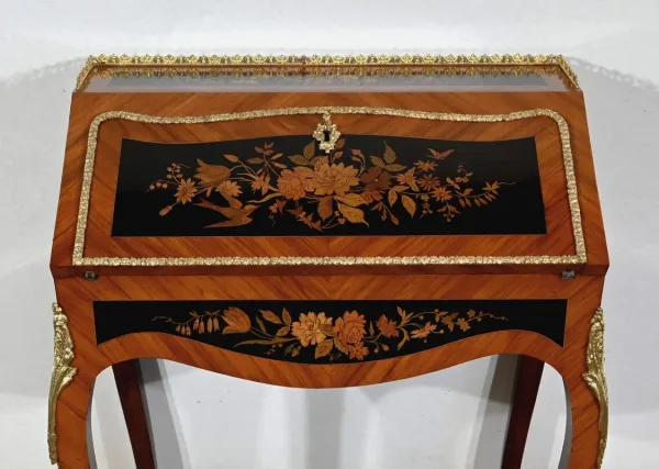 Bureau de Dame en Bois Précieux, style Louis XV, époque Napoléon III – 2ème moitié du XIXe