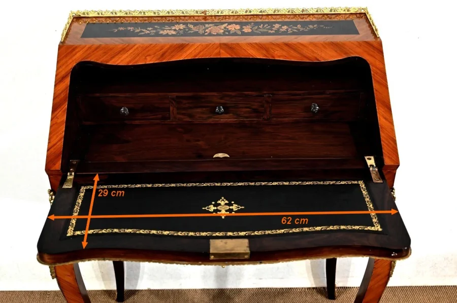 DAMENSCHREIBTISCH IM LOUIS XV-STIL