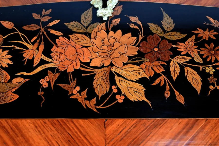 DAMENSCHREIBTISCH IM LOUIS XV-STIL