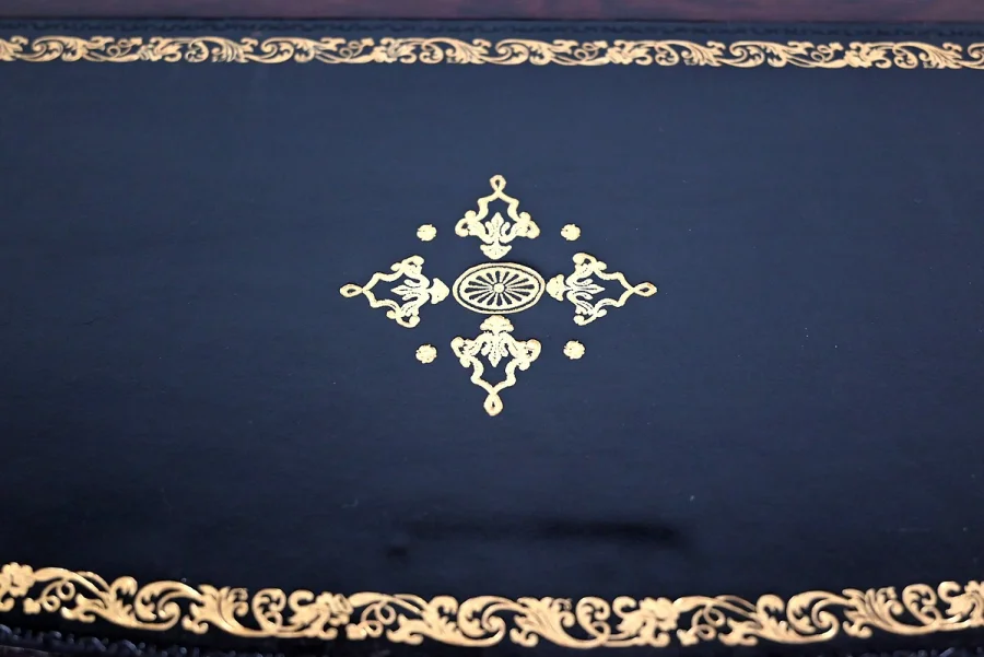 DAMENSCHREIBTISCH IM LOUIS XV-STIL
