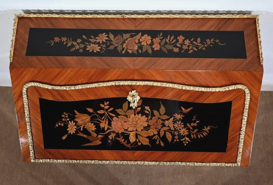 DAMENSCHREIBTISCH IM LOUIS XV-STIL