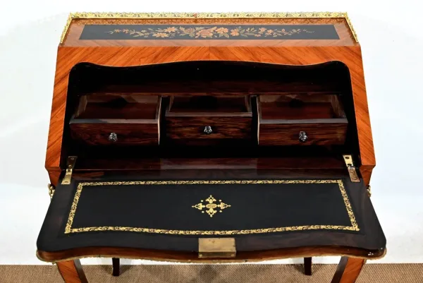 Bureau de Dame en Bois Précieux, style Louis XV, époque Napoléon III – 2ème moitié du XIXe