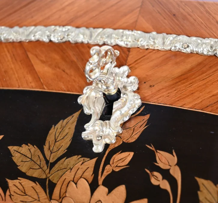 DAMENSCHREIBTISCH IM LOUIS XV-STIL