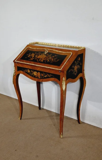 DAMENSCHREIBTISCH IM LOUIS XV-STIL