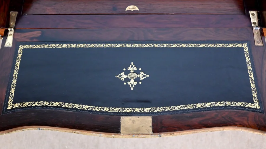 DAMENSCHREIBTISCH IM LOUIS XV-STIL