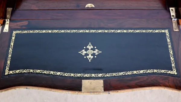 Bureau de Dame en Bois Précieux, style Louis XV, époque Napoléon III – 2ème moitié du XIXe