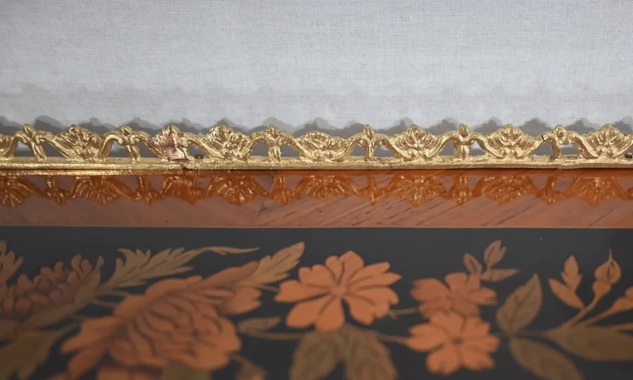 DAMENSCHREIBTISCH IM LOUIS XV-STIL