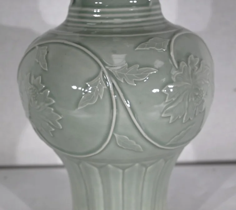 CELEDON-VASE