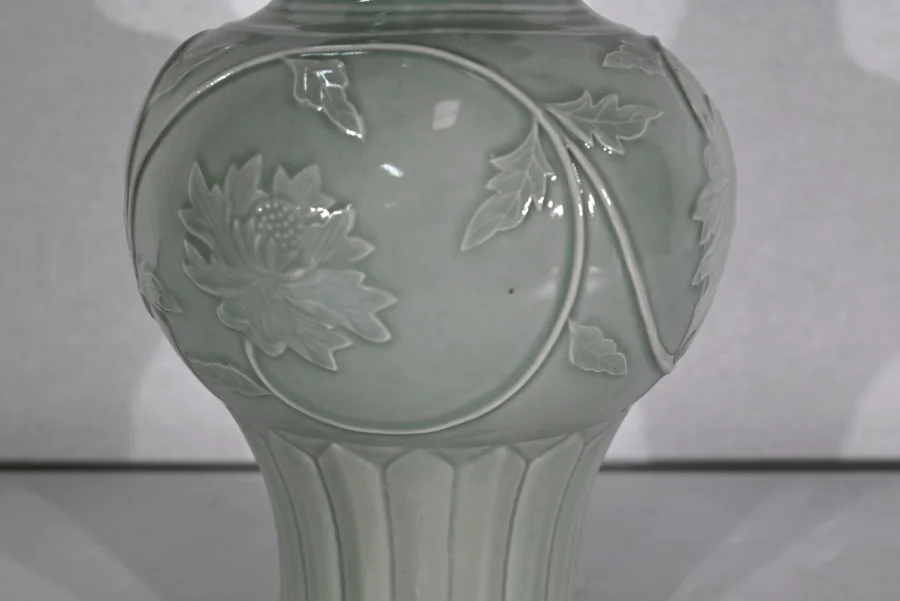 CELEDON-VASE