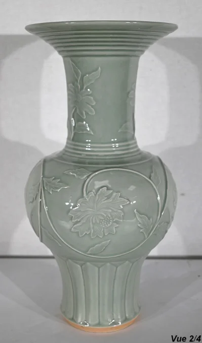 CELEDON-VASE