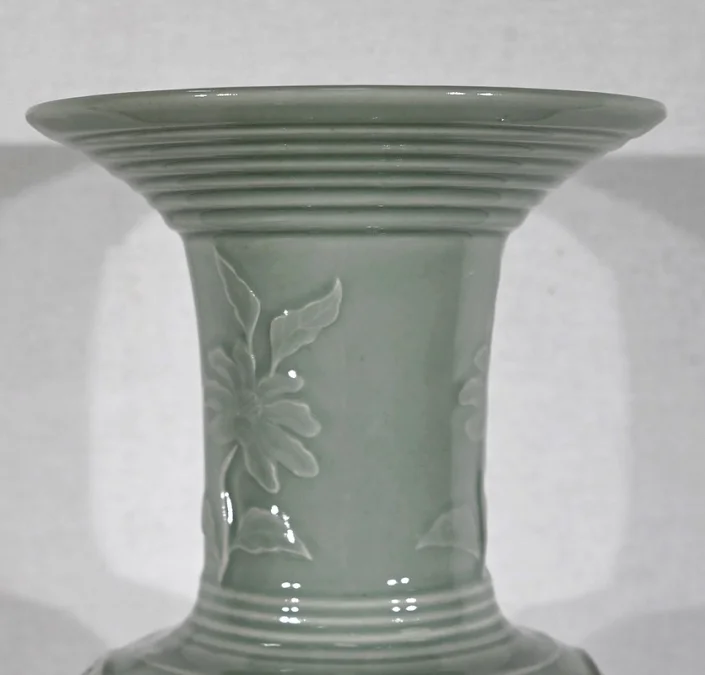 CELEDON-VASE