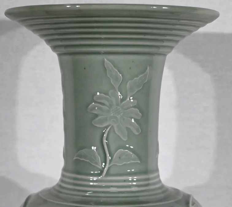 CELEDON-VASE