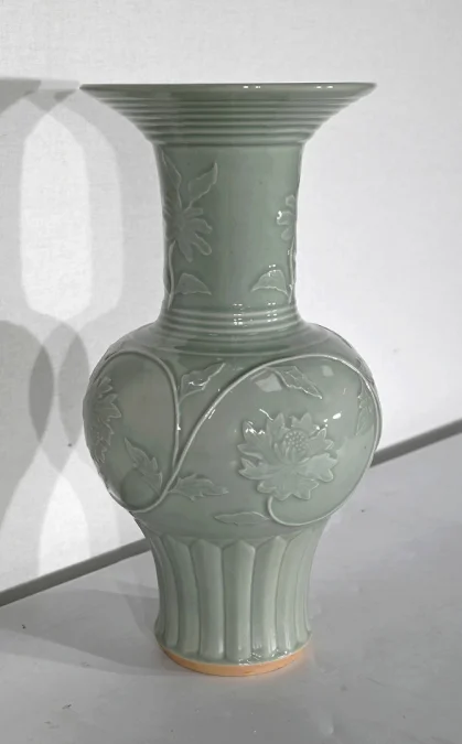 CELEDON-VASE
