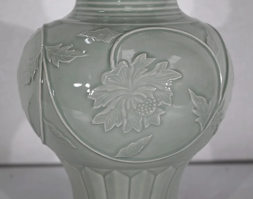 CELEDON-VASE