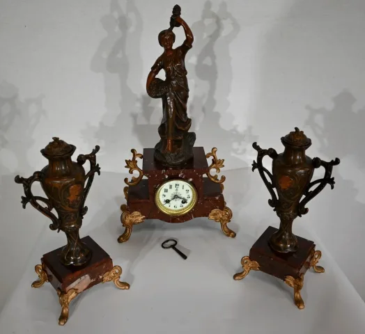 Garniture de cheminée en Régule et Marbre griotte – 1920