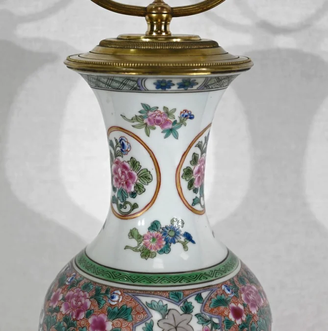 CHINESISCHE PORZELLANLAMPE