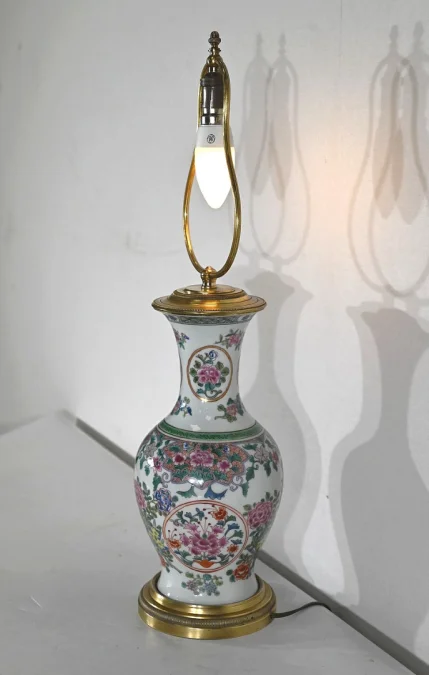 CHINESISCHE PORZELLANLAMPE