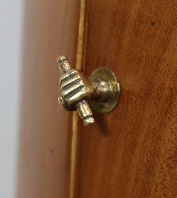 NACHTTISCH IM FRANZÖSISCHEN EMPIRE-STIL