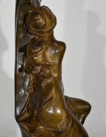 E. Drouot 的青铜雕塑