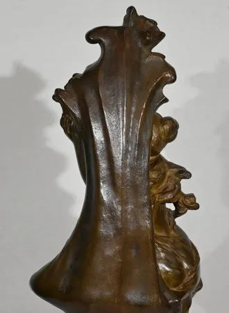 E. Drouot 的青铜雕塑