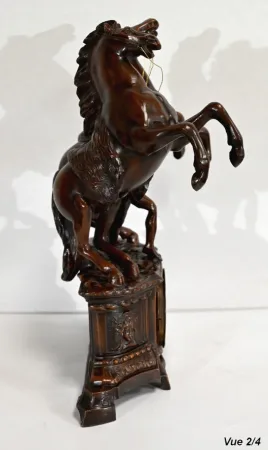 MANTEL GARNITURE