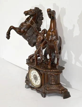 MANTEL GARNITURE