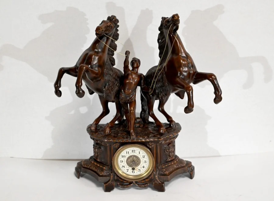 MANTLE GARNITURE