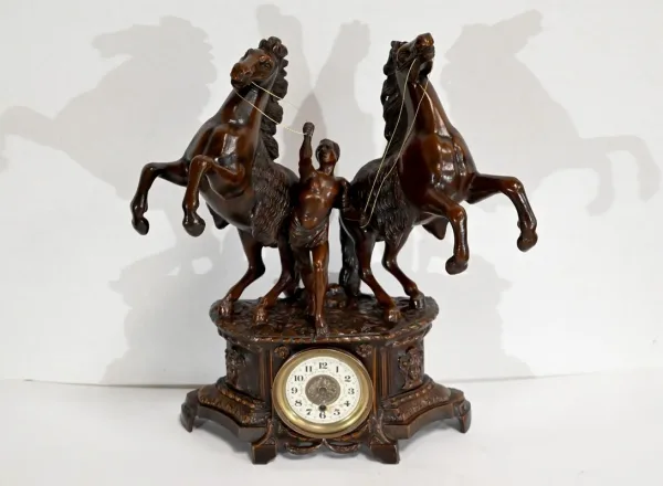 MANTEL GARNITURE