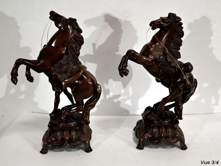 MANTEL GARNITURE
