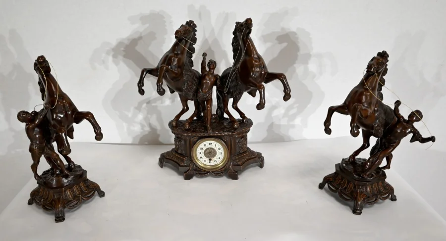 MANTLE GARNITURE