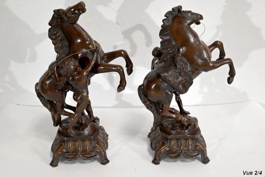 MANTLE GARNITURE