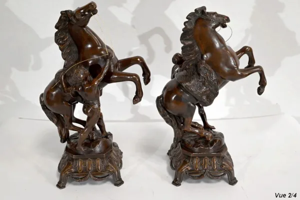MANTEL GARNITURE