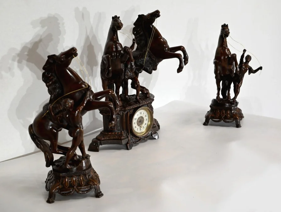 MANTLE GARNITURE