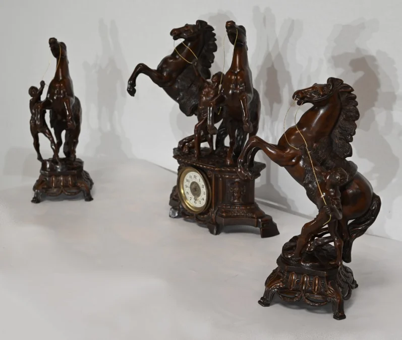 MANTLE GARNITURE