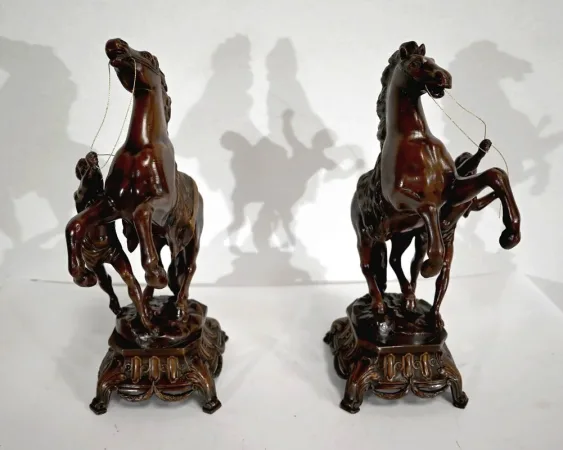 MANTEL GARNITURE