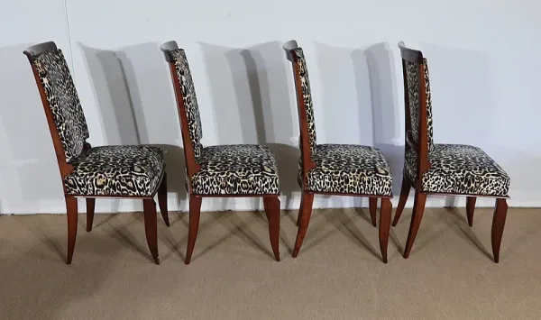 Suite de 4 Chaises en Hêtre massif – 1960