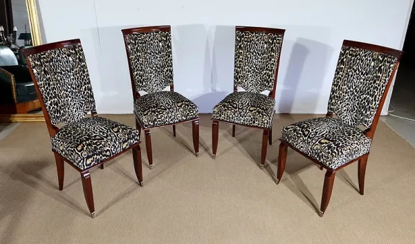 Suite de 4 Chaises en Hêtre massif – 1960