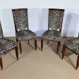 四把椅子，