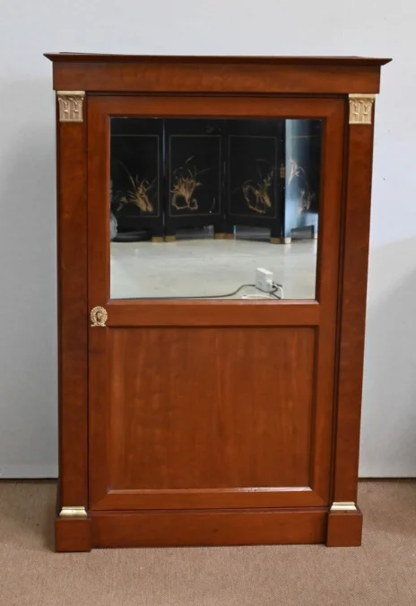 SCHRANK IM FRANZÖSISCHEN DIRECTOIRE-STIL