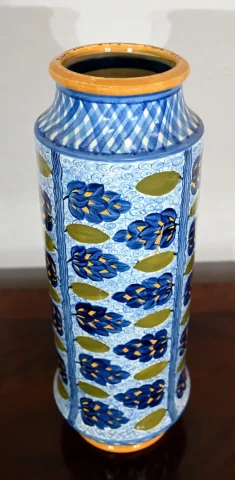 PORCELAIN VASE