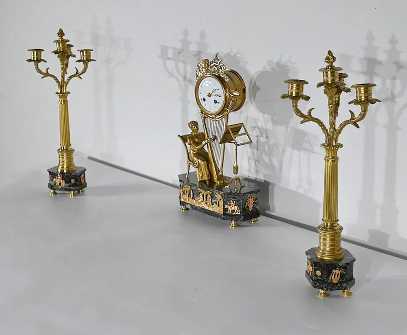 MANTLE GARNITURE