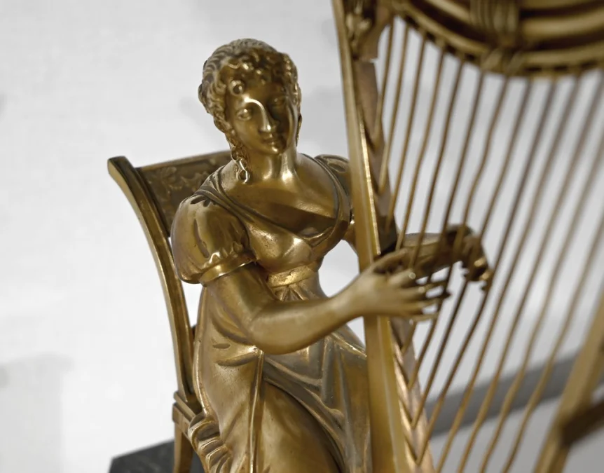 MANTLE GARNITURE