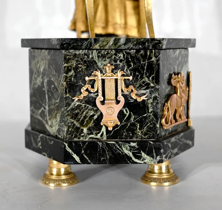 MANTLE GARNITURE