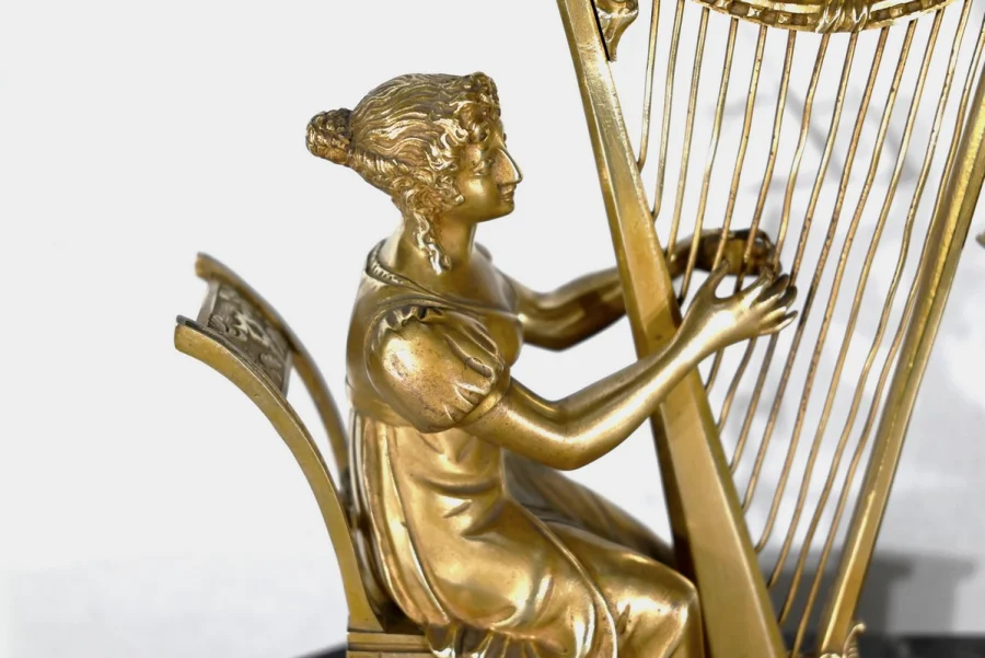MANTLE GARNITURE