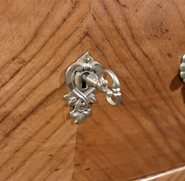 LOUIS XV STYLE CHEST OF DRAWERS