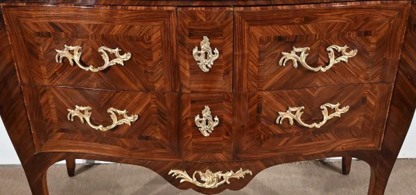 Commode Sauteuse en Bois Précieux, estampillée P. Migeon, époque Louis XV – 1ère partie du XVIIIe
