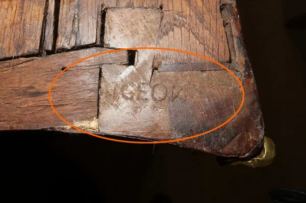 Commode Sauteuse en Bois Précieux, estampillée P. Migeon, époque Louis XV – 1ère partie du XVIIIe