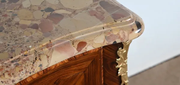 Commode Sauteuse en Bois Précieux, estampillée P. Migeon, époque Louis XV – 1ère partie du XVIIIe