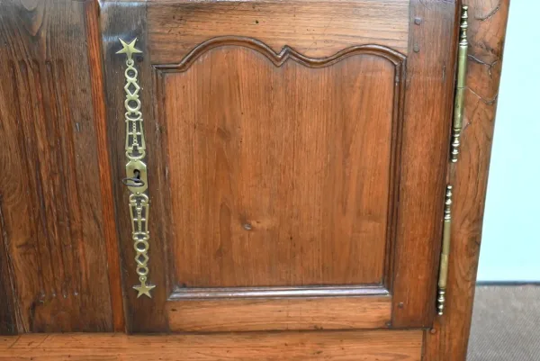 Buffet Régional en Chêne clair, style Louis XV – Milieu XIXe