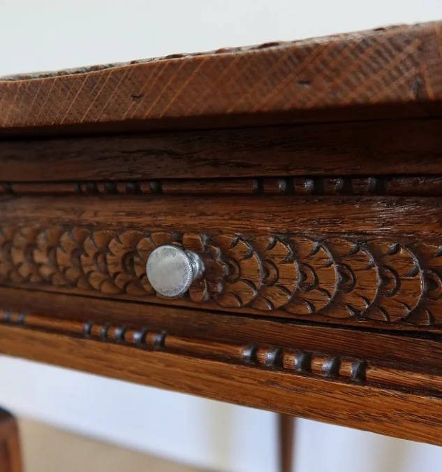 BEISTELLTISCH IM LOUIS XVI-STIL